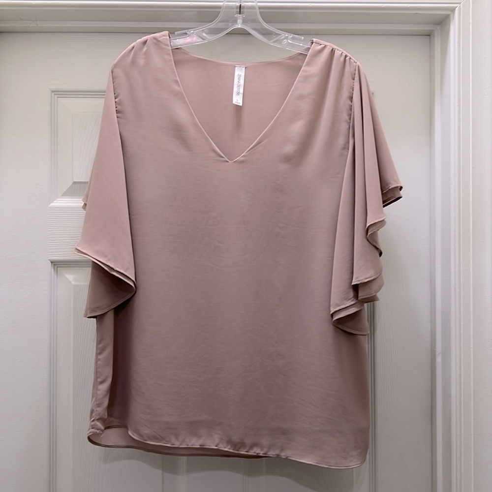 Zenana Outfitters Flutter Sleeve top - sz L